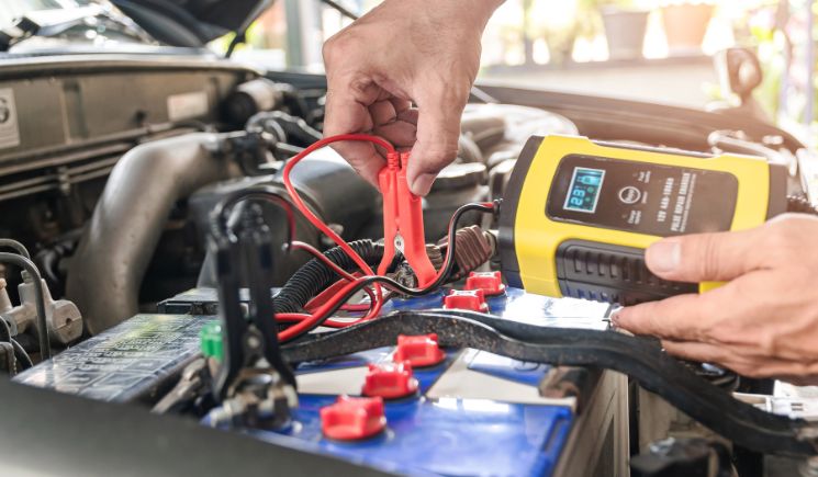 7 Dead Car Battery Tricks to Try When Your Car Dies: Guide